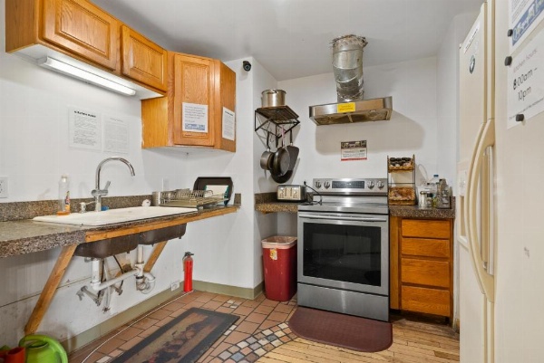 Qupqugiaq Inn image 9